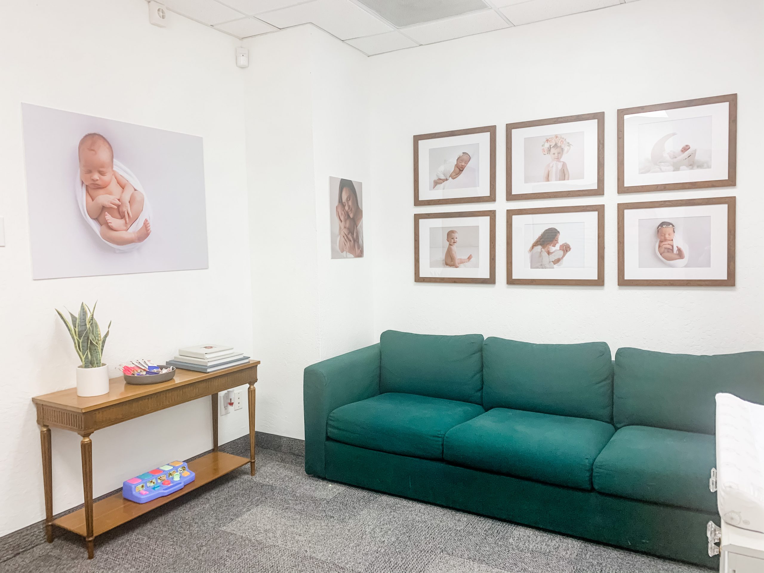Entrance room to newborn photo studio with comfy couch